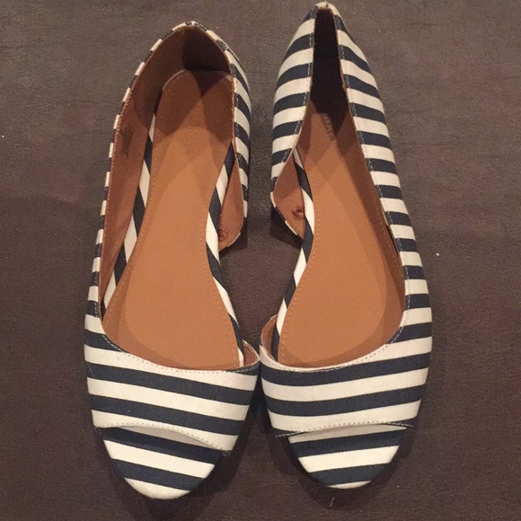 Old Navy Shoes - Barely worn cute slip on flat